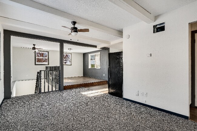 Foto del edificio - 731 E Division St