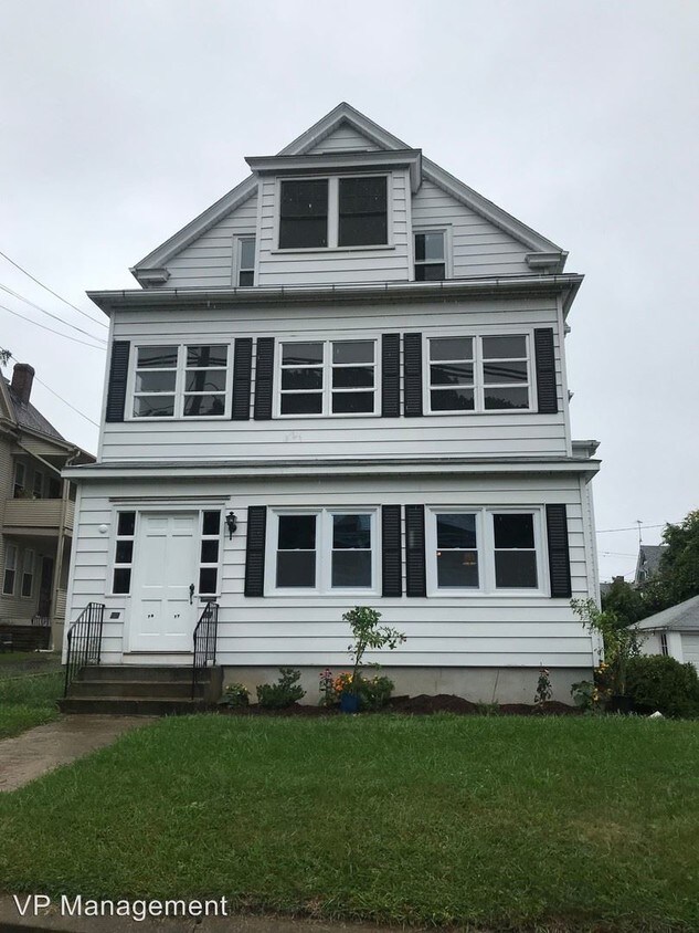 77 Hitchcock St, Holyoke, MA 01040 Condo for Rent in Holyoke, MA