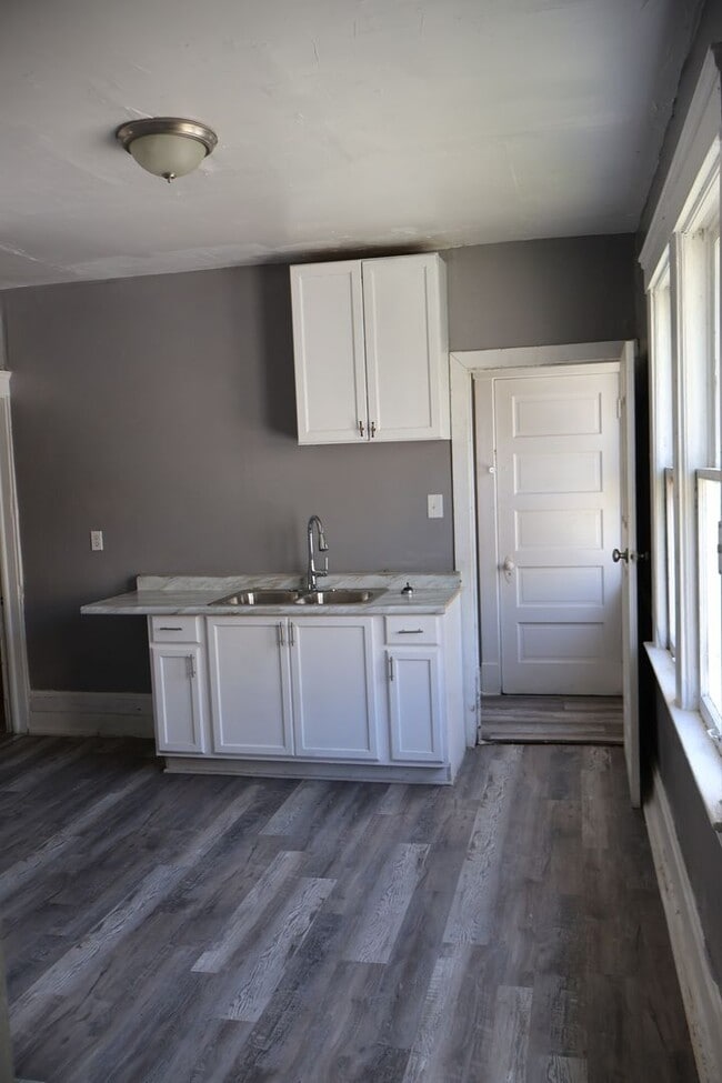 Building Photo - 6812 Whitney Ave