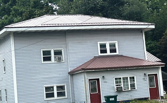 Foto del edificio - 170 Oswego St
