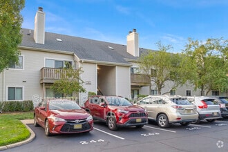 Building Photo - 902 Aspen Dr