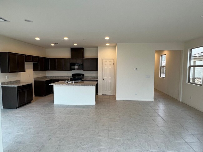 Foto del edificio - New Built Home - Two Story 4 Bedroom South...