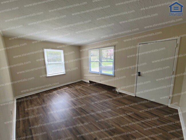 Building Photo - 4436 S Creek Rd
