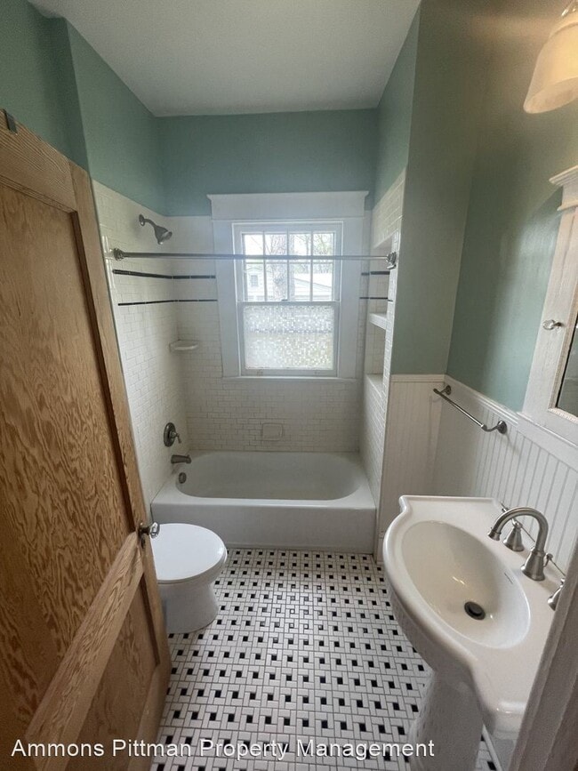 Building Photo - 2 br, 1 bath House - 230 Grand Avenue