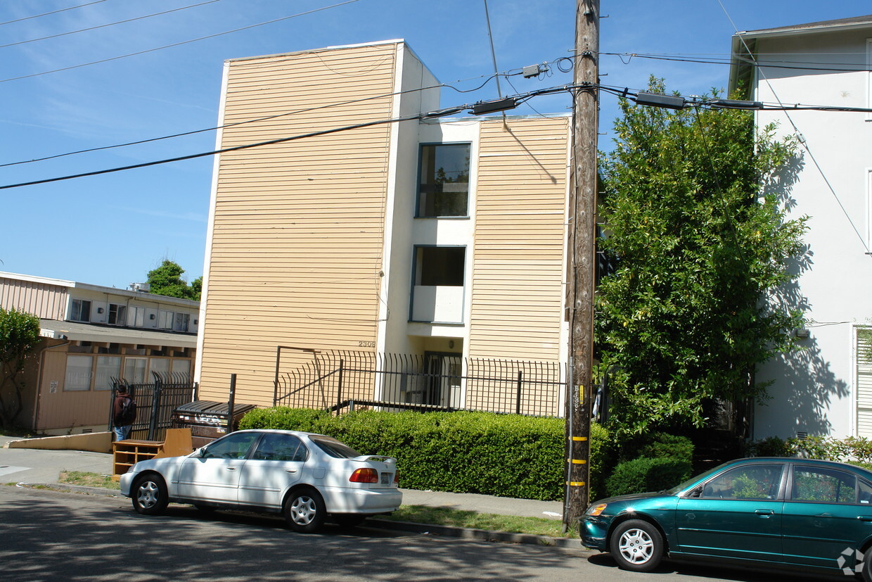 Building Photo - 2308 Warring St