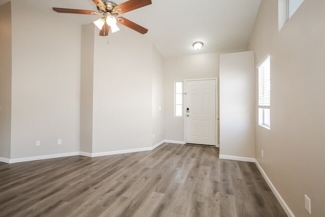 Building Photo - 913 Baritone Way