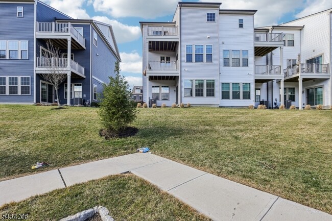 Building Photo - 21 Dahlia Dr