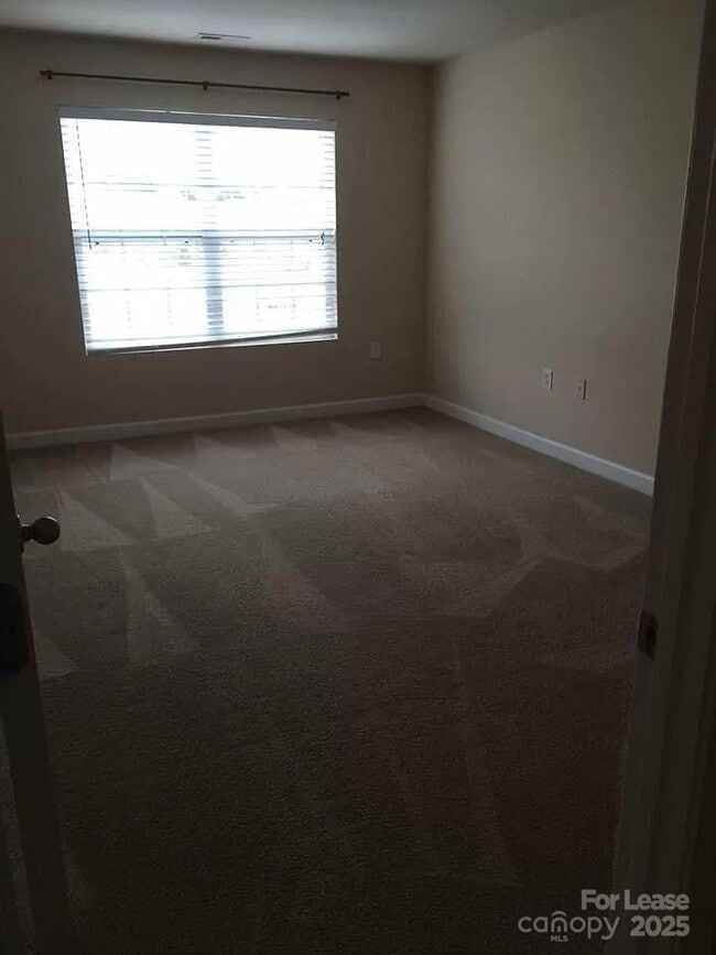 Foto del edificio - 345 Sandy Spring Ln