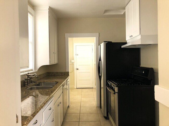 Building Photo - F03230