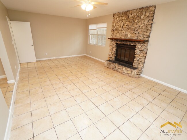 Foto del edificio - 2808 Southwood Dr