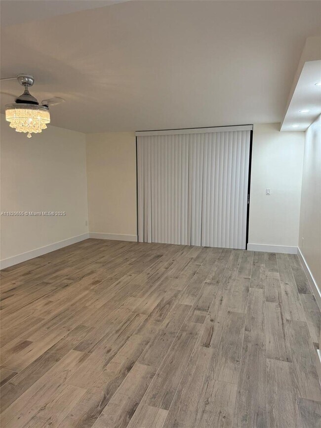 Foto del edificio - 8625 NW 8th St