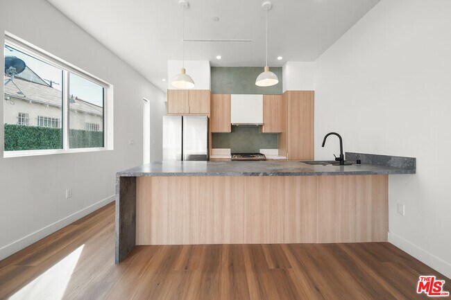 Foto del edificio - 1905 S Corning St