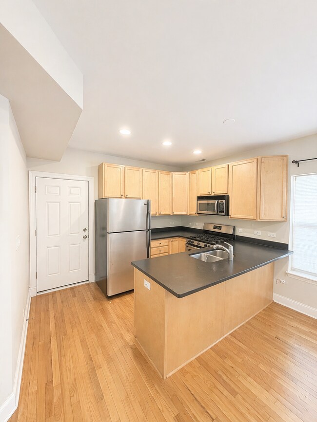 Foto del edificio - 6815 N Lakewood Ave