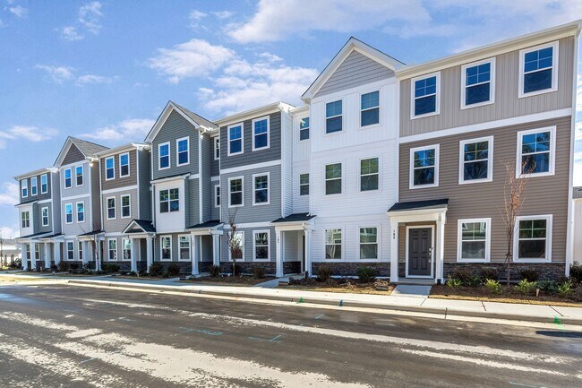 Foto del edificio - STUNNING TOWNHOME 3 bed, 3.5 Bath with Hig...