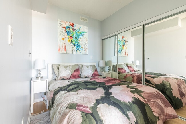 Photo du bâtiment - 55 Bremner Blvd