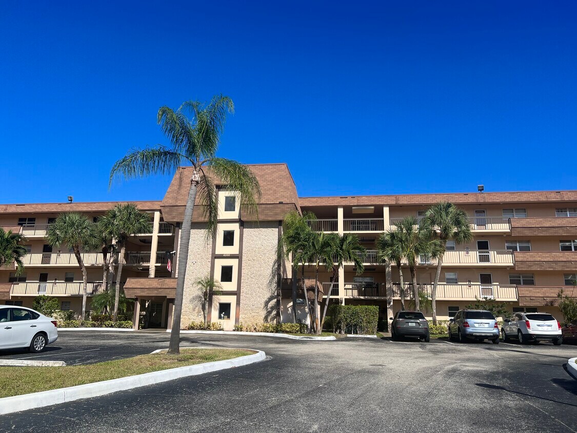 Foto principal - 6300 NW 2nd Ave