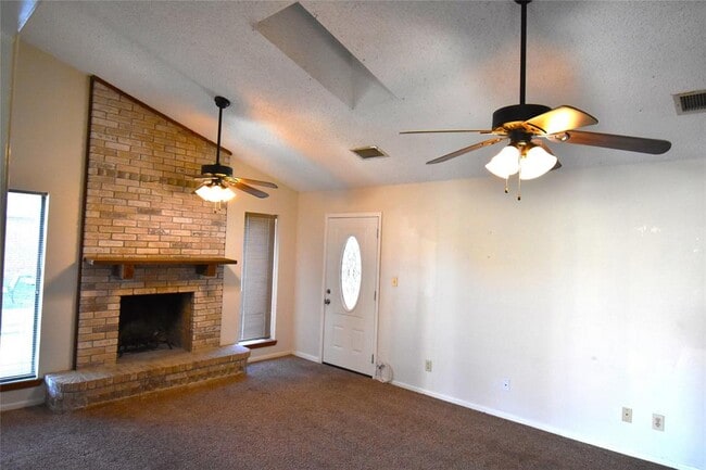 Building Photo - 121 Sherwood Dr