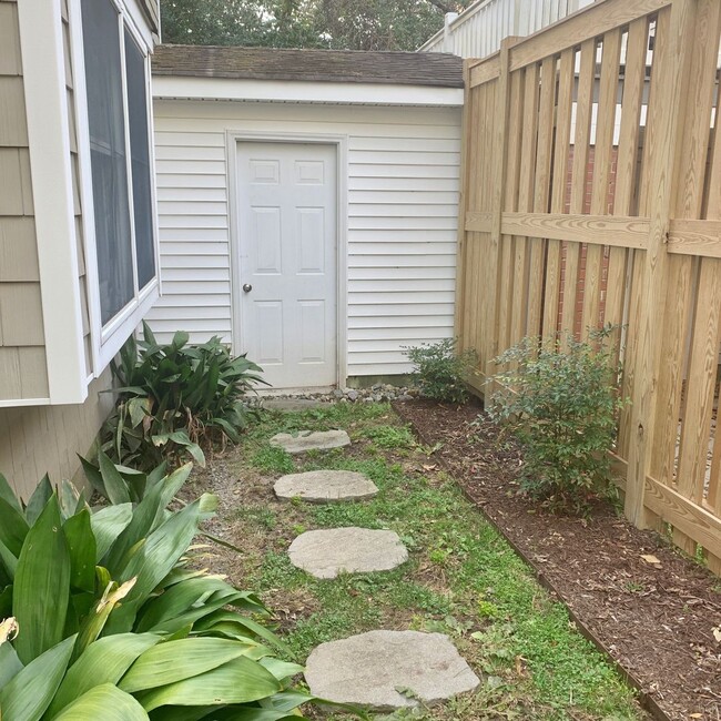 Building Photo - 3BD/ 3.5BA North End Home Two Blocks from ...