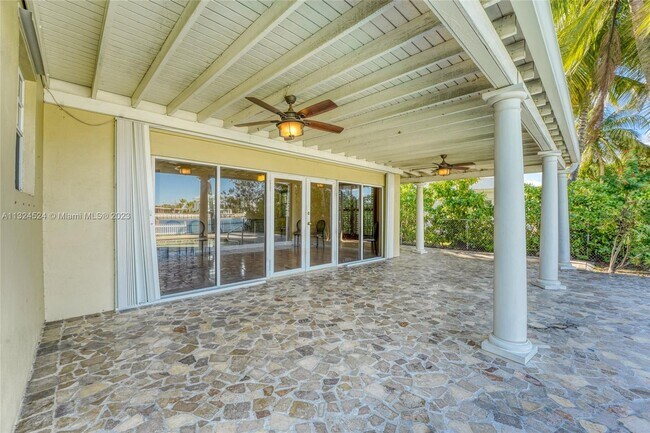 Foto del edificio - 275 N Shore Dr