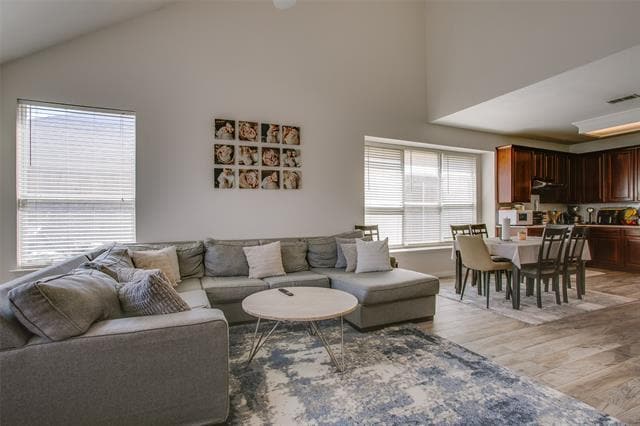 Foto del edificio - 7902 Thorneywood Rd