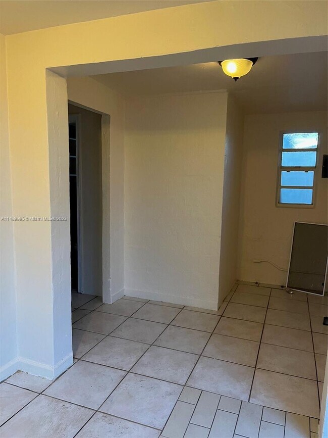 Foto del edificio - 1221 Miner Rd