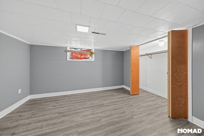 Building Photo - 14733 Ln Salle St
