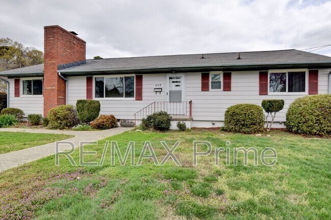 Foto del edificio - 609 Birch Dr