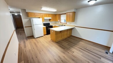 Building Photo - 4449 Samantha Ct NE