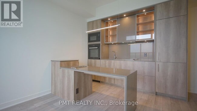 Photo du bâtiment - 11-4211 Yorkville Ave