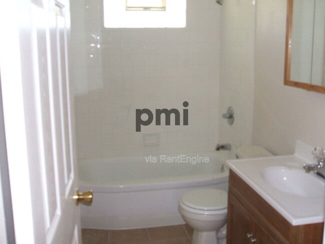 Building Photo - 110 Ridgeway Dr