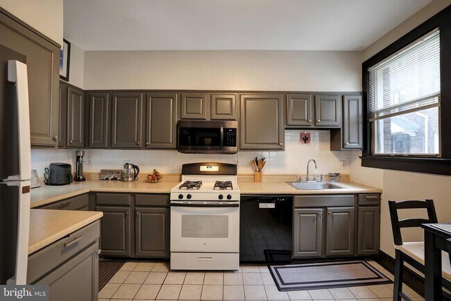 Building Photo - 1725 Lanier Pl NW