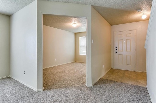 Building Photo - 813 Eagle Dr