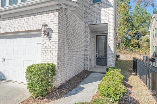 Foto del edificio - 15310 Scholastic Dr