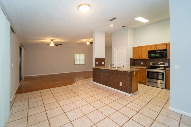 Building Photo - Comfortable Condo Living in St. Augustine ...