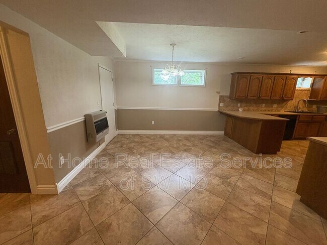 Foto del edificio - 226 Lilac Ln