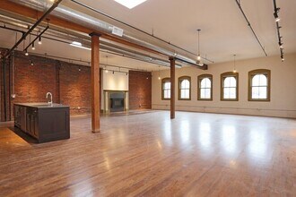 Building Photo - 144 Lincoln St