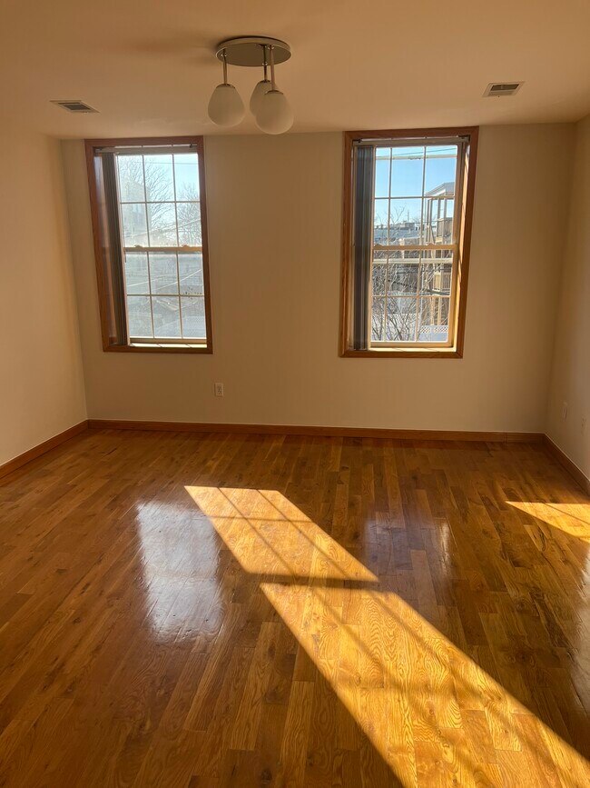 Building Photo - 358 Summer Ave