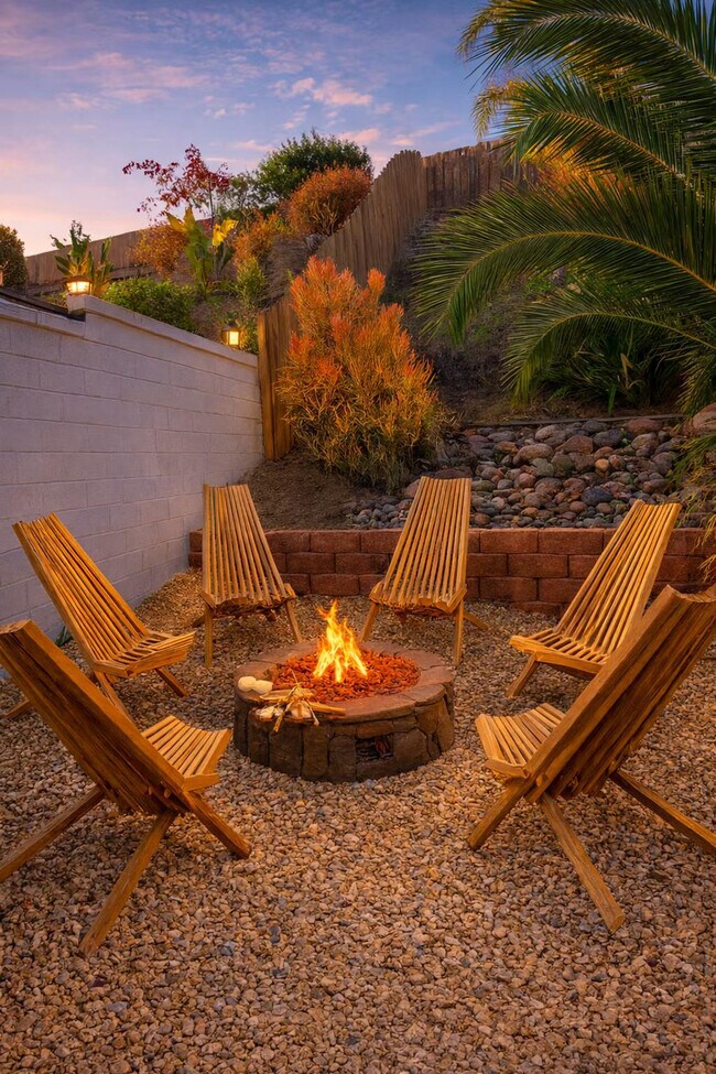 Foto del edificio - 4866 Hillside Dr