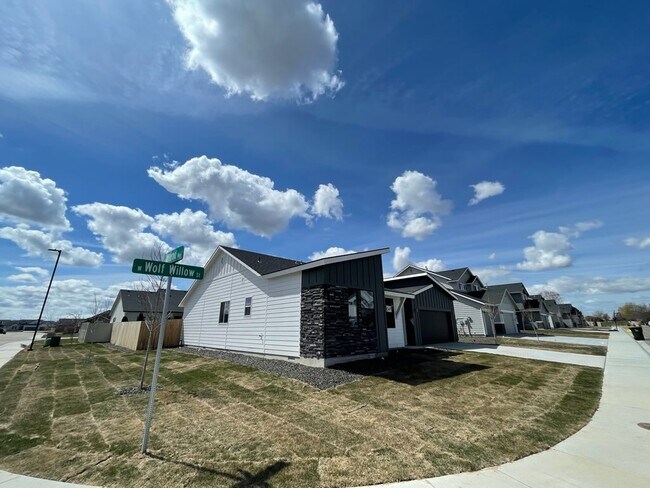 Foto del edificio - 631 W Wolf Willow St