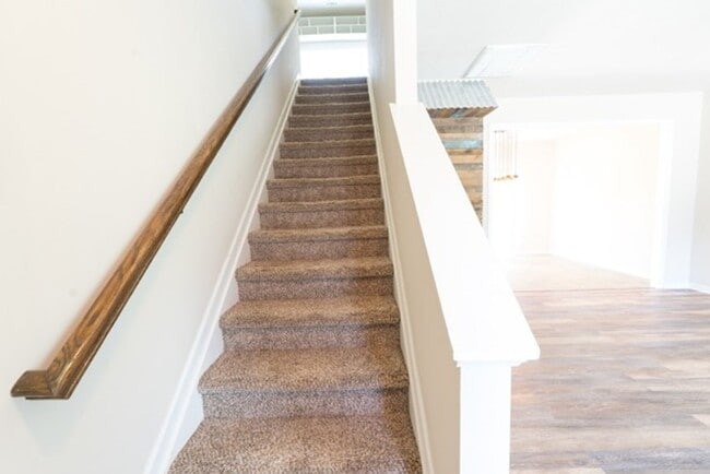 Building Photo - 3 Bedroom 2.5 Bath With Large Backyard