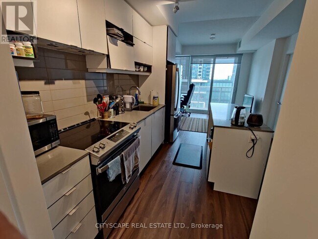 Photo du bâtiment - 4065 Confederation Pkwy