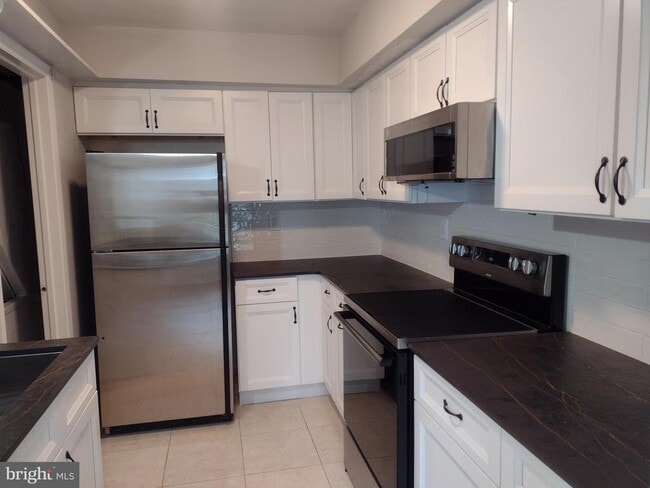 Building Photo - 83 Avon Ln