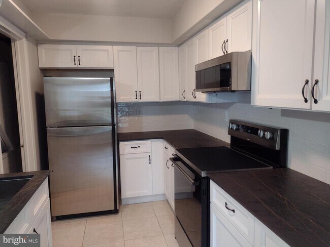 Foto del edificio - 83 Avon Ln