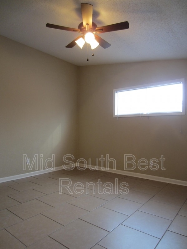 Building Photo - 753 Mohawk