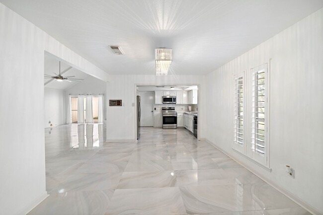 Building Photo - 2615 Yorktown Ln