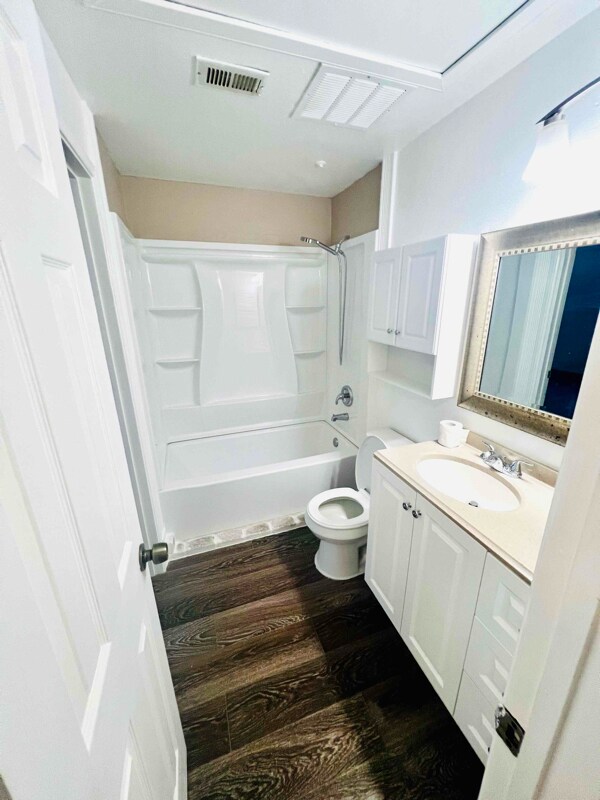 Foto del edificio - 124 April Point Dr S