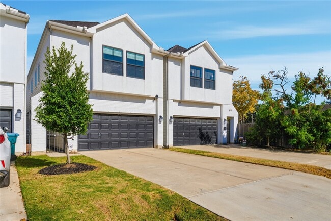 Building Photo - 819 W 19th St