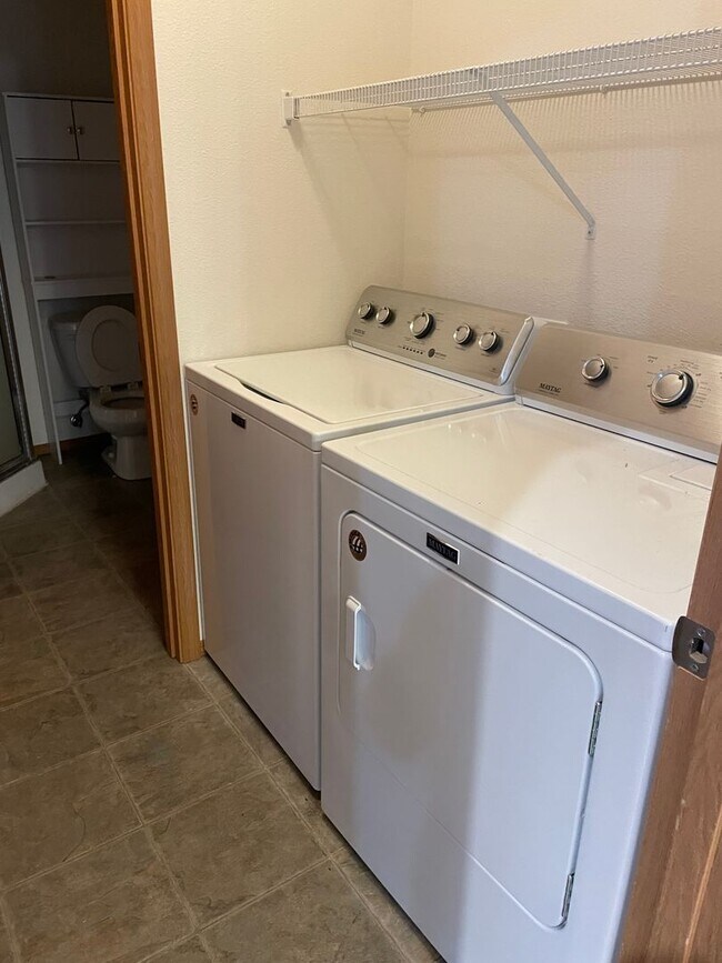 Foto del edificio - 1209 W Franklin St