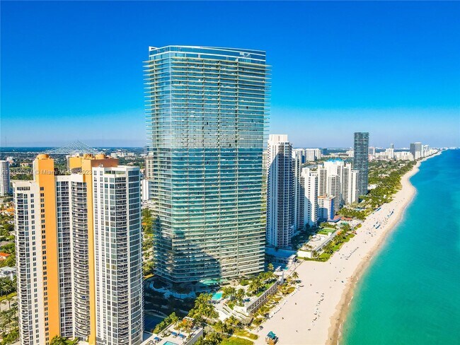 Foto del edificio - 18975 Collins Ave