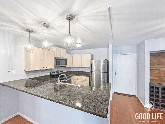 Foto del edificio - Beautiful 1BD/1BA W/ Reserved Parking and Community Pool in Mission Valley!